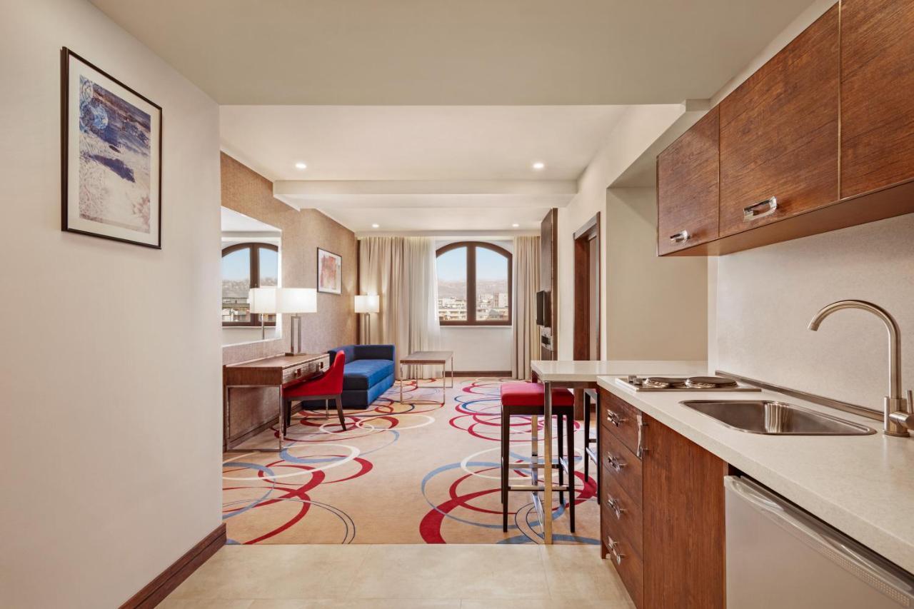 Ramada Hotel & Suites By Wyndham Yerevan Ngoại thất bức ảnh