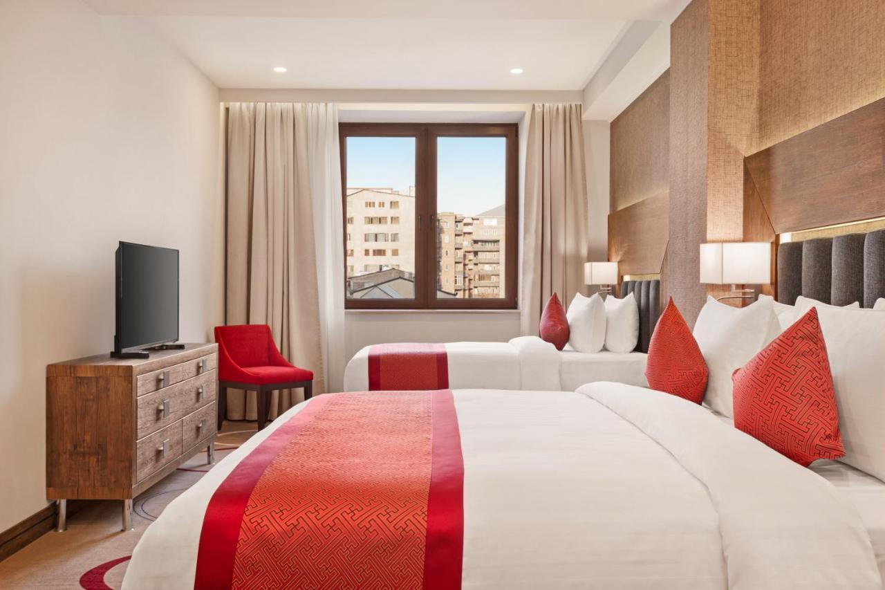 Ramada Hotel & Suites By Wyndham Yerevan Ngoại thất bức ảnh