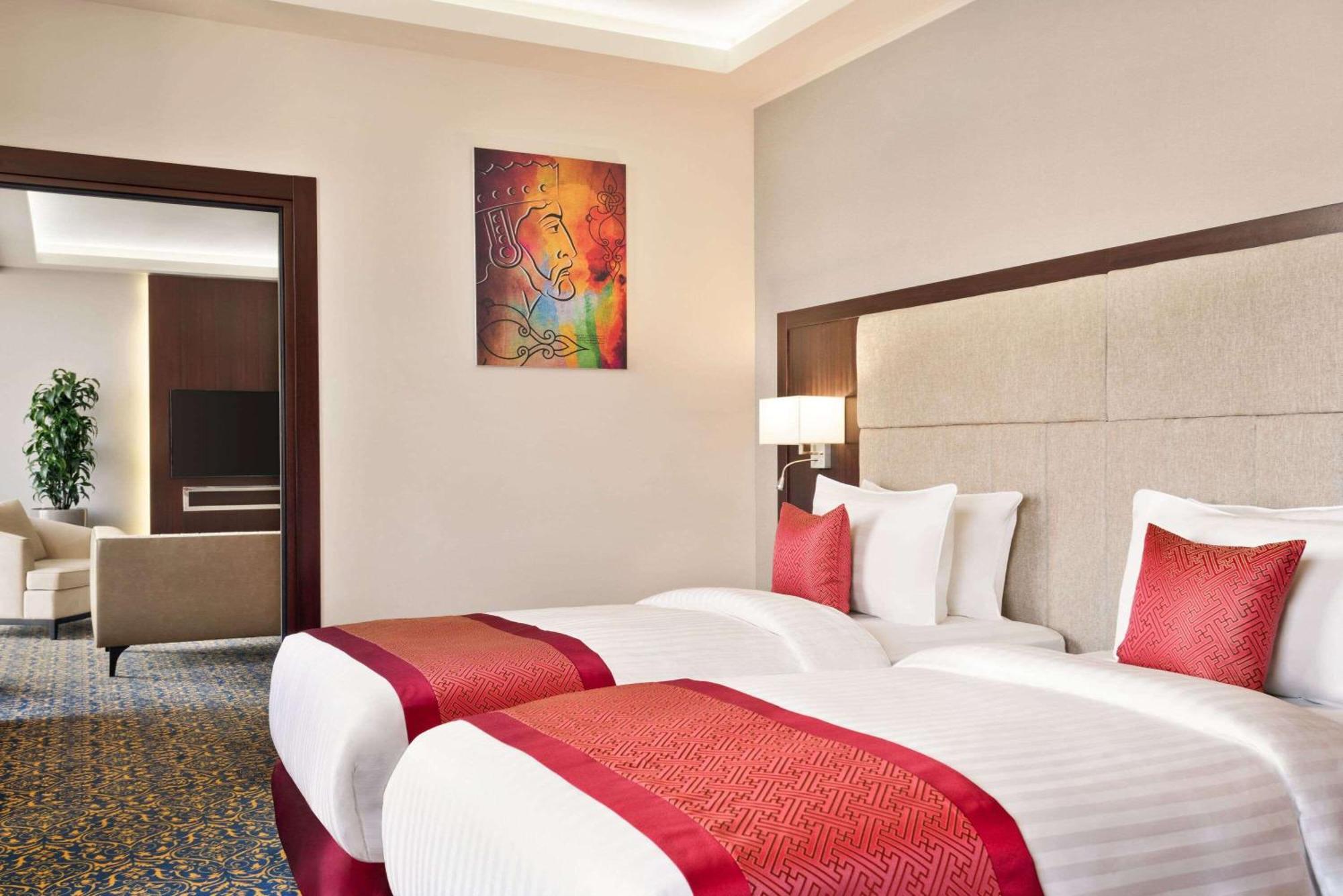 Ramada Hotel & Suites By Wyndham Yerevan Ngoại thất bức ảnh