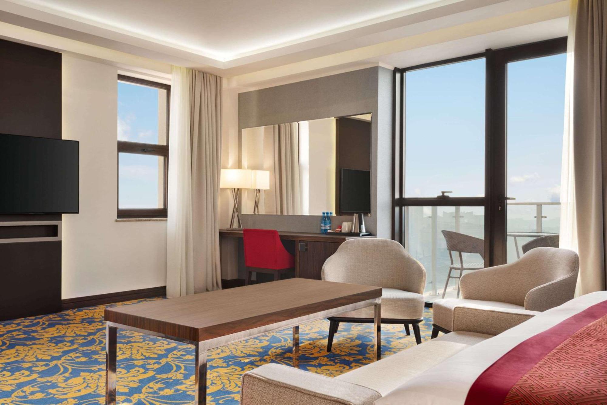 Ramada Hotel & Suites By Wyndham Yerevan Ngoại thất bức ảnh