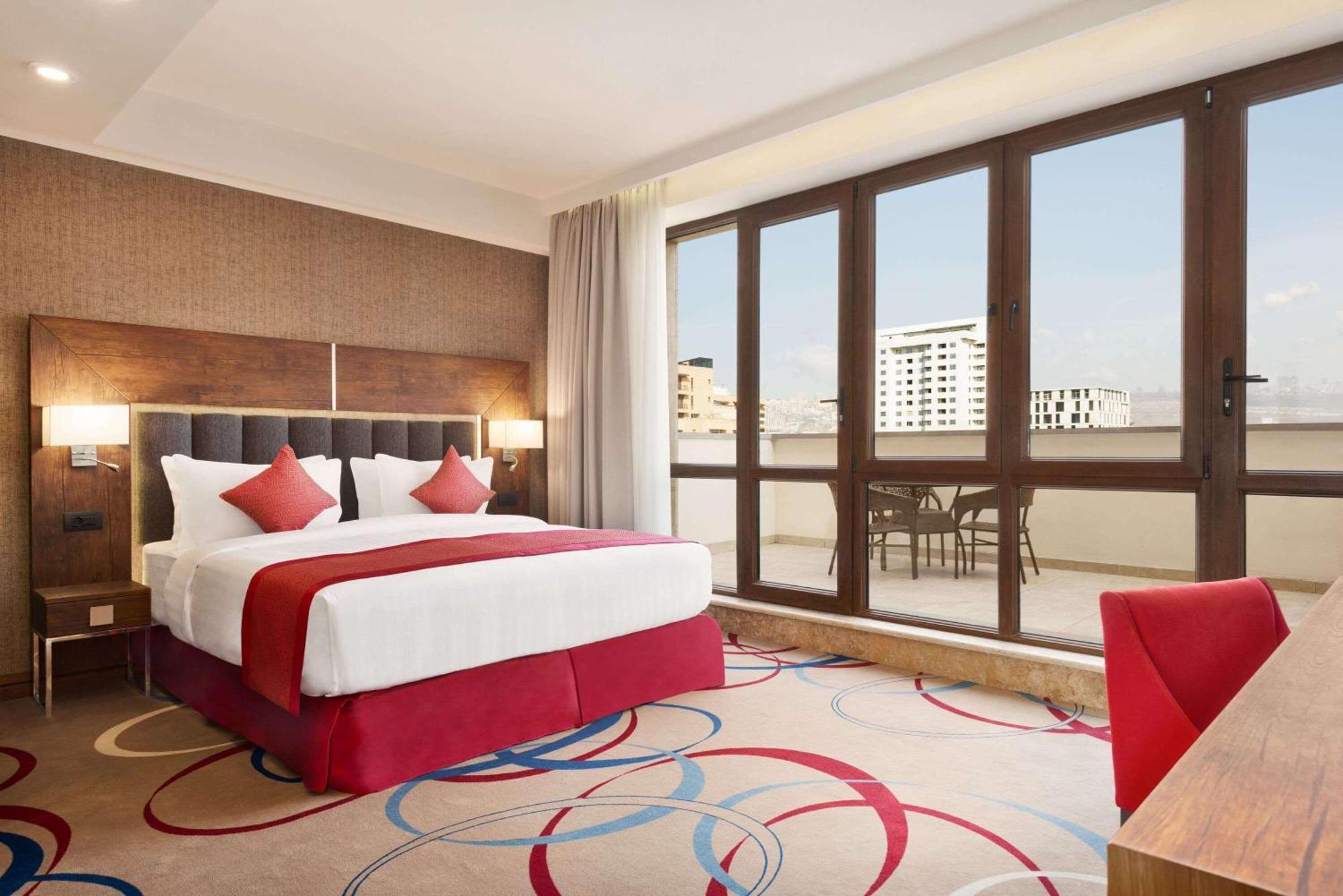 Ramada Hotel & Suites By Wyndham Yerevan Ngoại thất bức ảnh