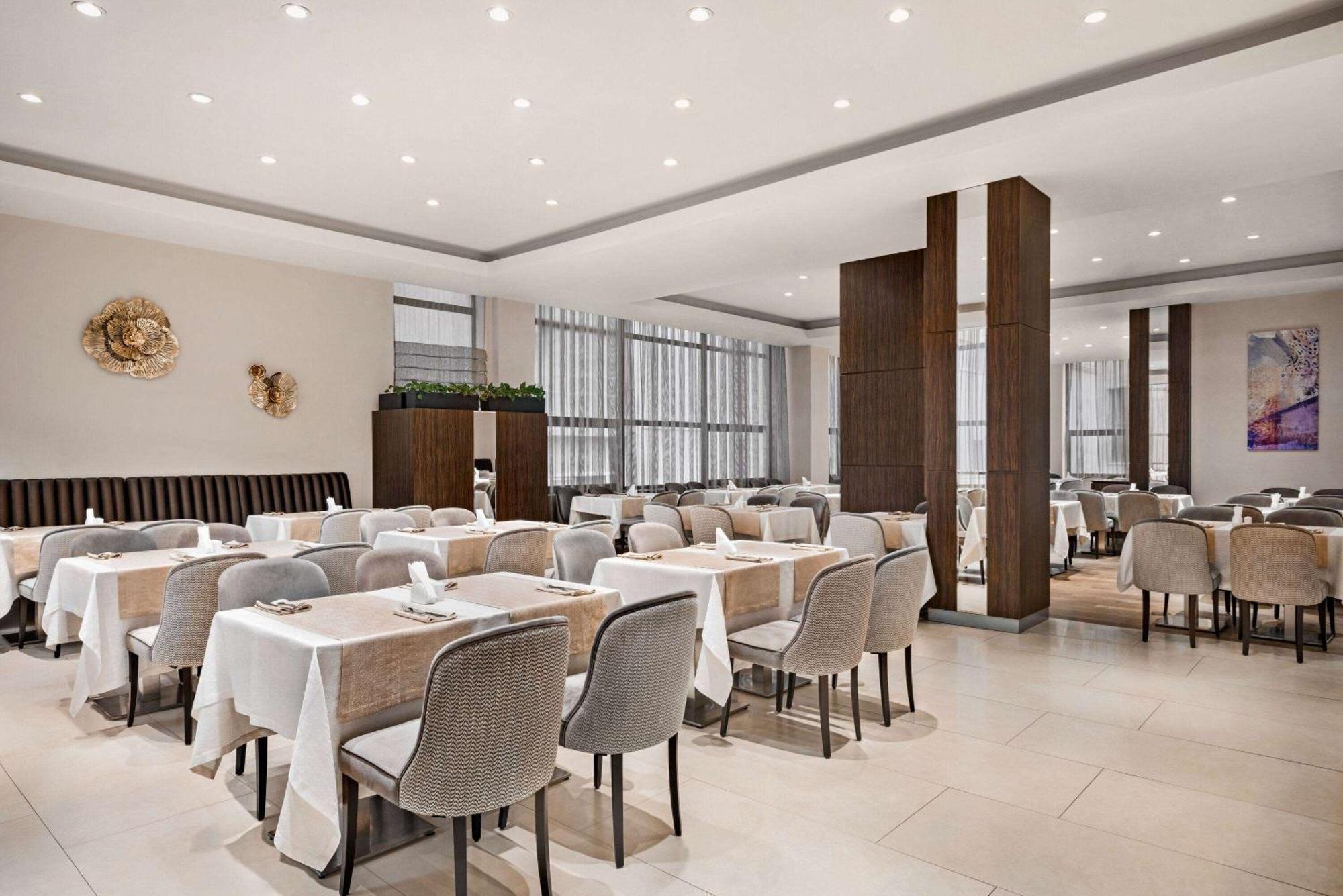 Ramada Hotel & Suites By Wyndham Yerevan Ngoại thất bức ảnh