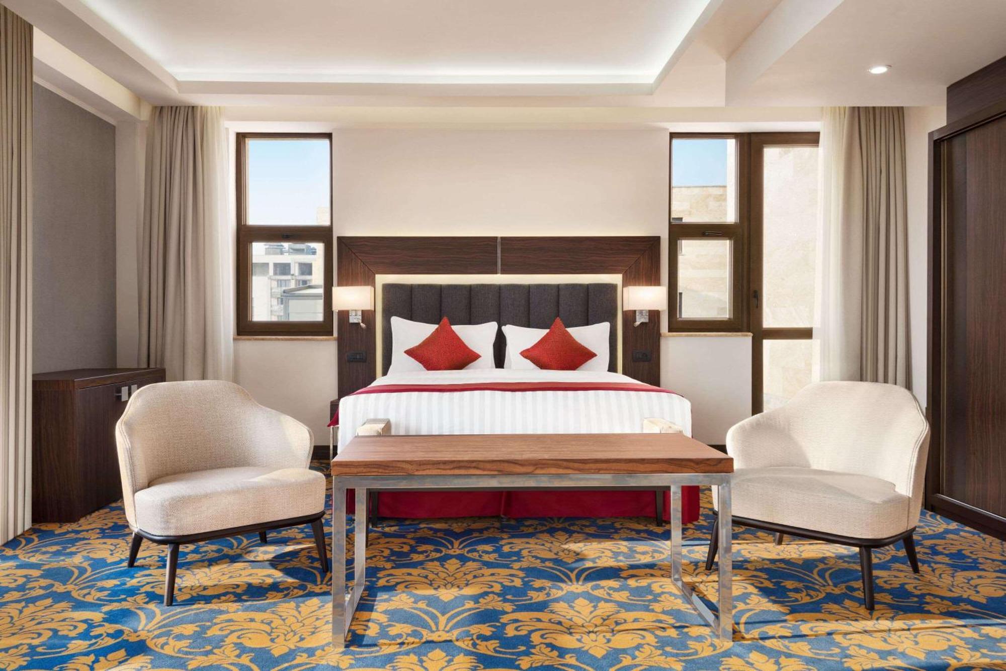 Ramada Hotel & Suites By Wyndham Yerevan Ngoại thất bức ảnh