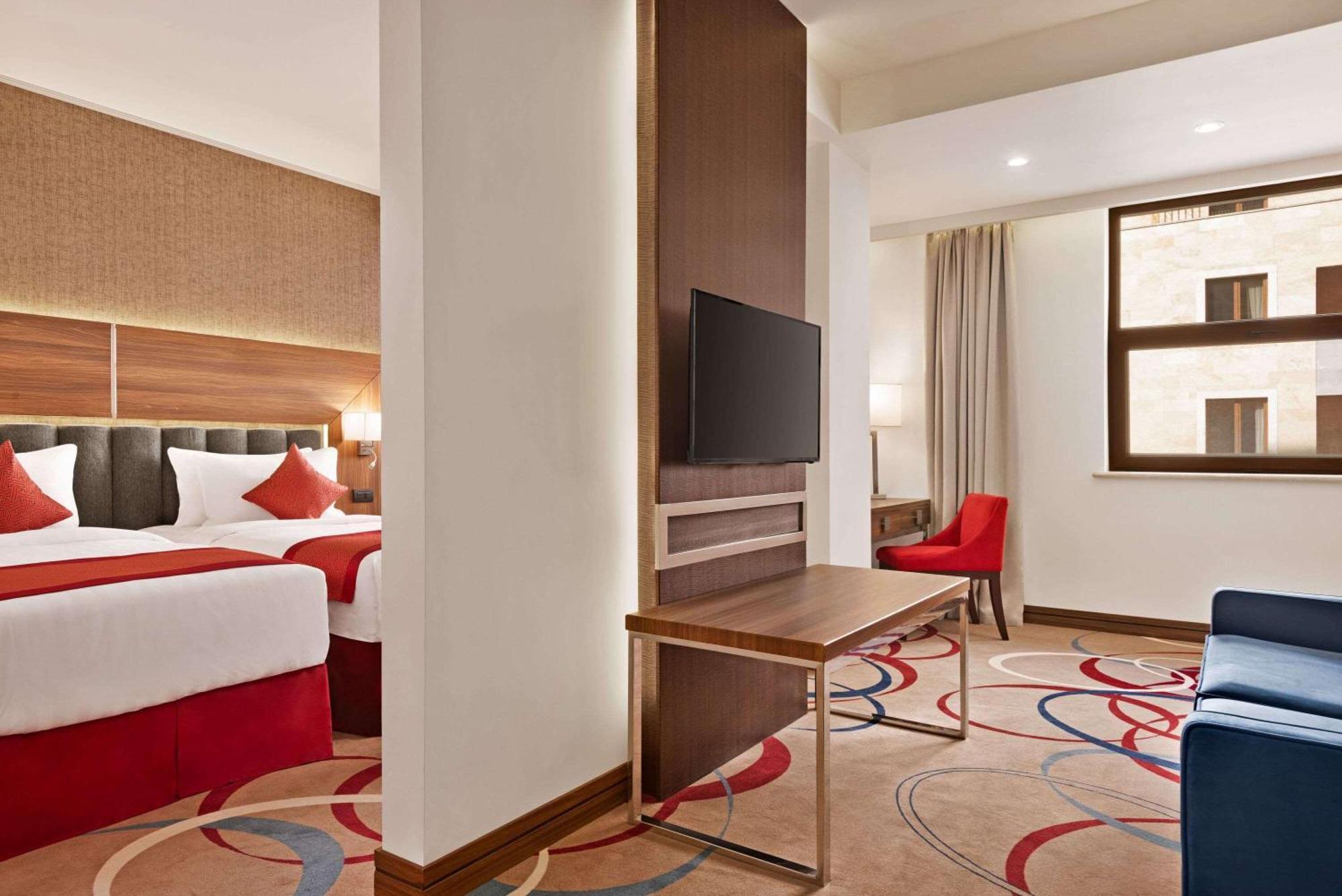 Ramada Hotel & Suites By Wyndham Yerevan Ngoại thất bức ảnh
