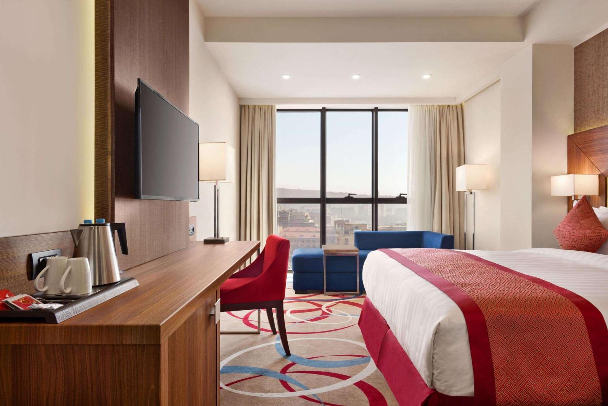 Ramada Hotel & Suites By Wyndham Yerevan Ngoại thất bức ảnh
