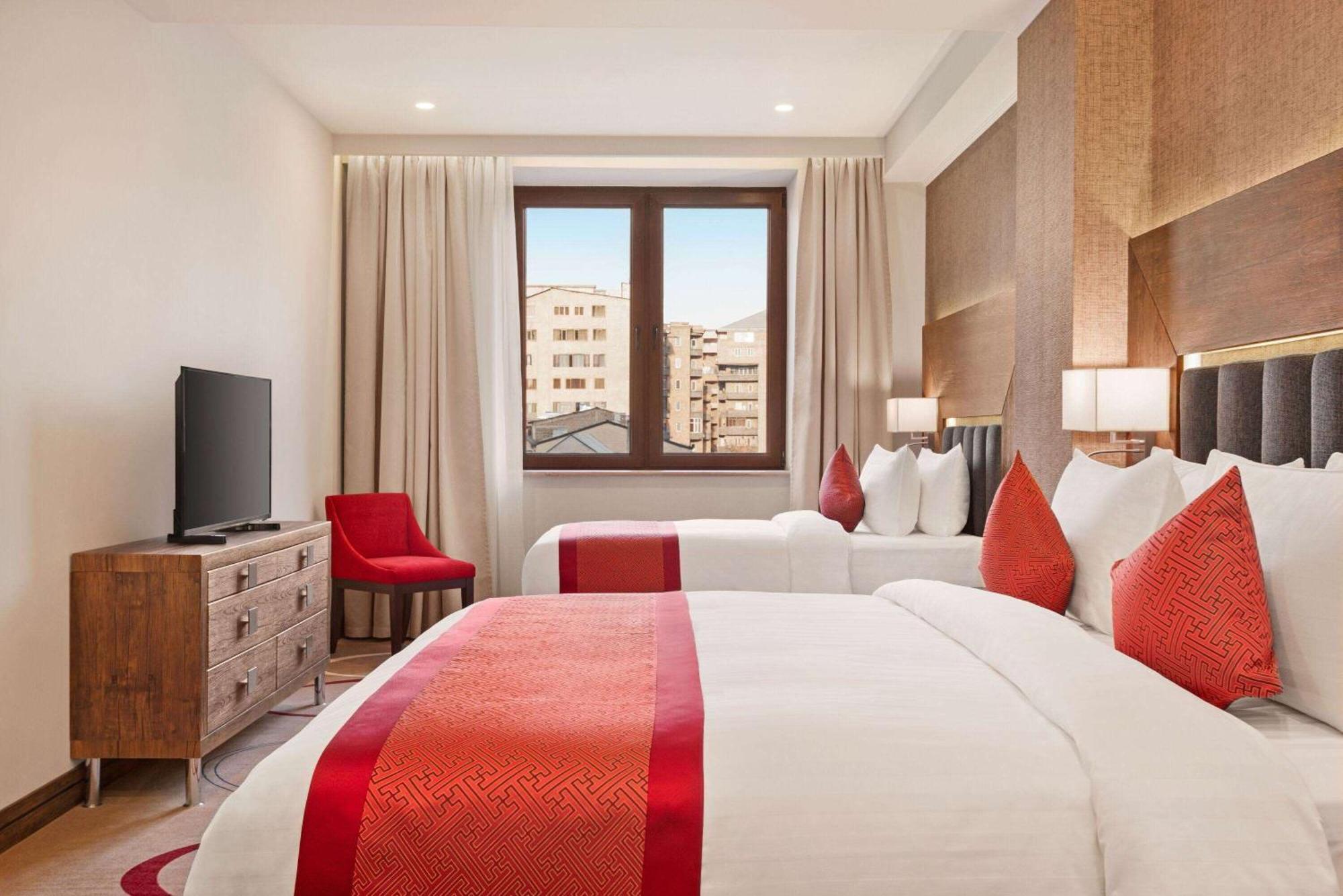 Ramada Hotel & Suites By Wyndham Yerevan Ngoại thất bức ảnh