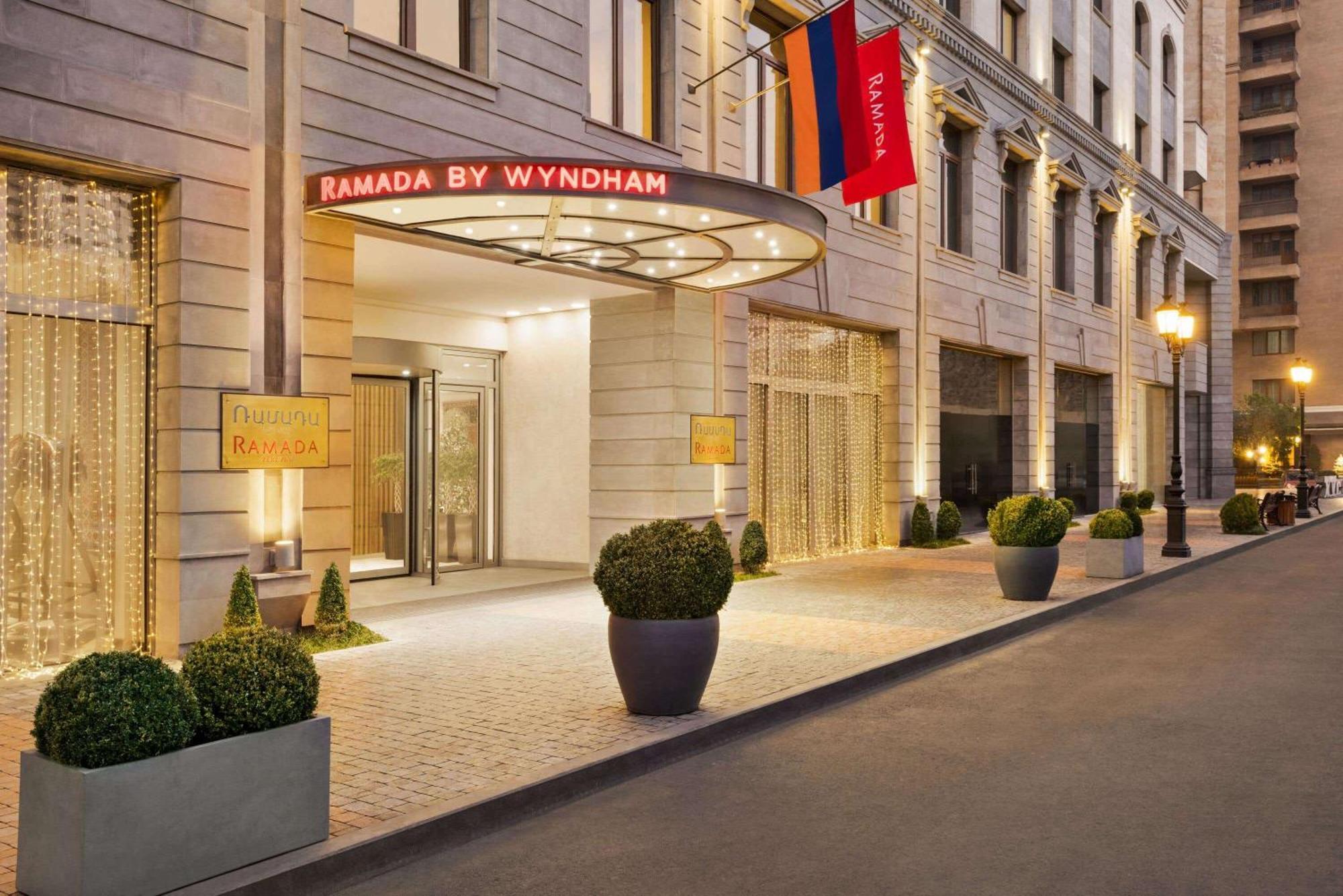 Ramada Hotel & Suites By Wyndham Yerevan Ngoại thất bức ảnh