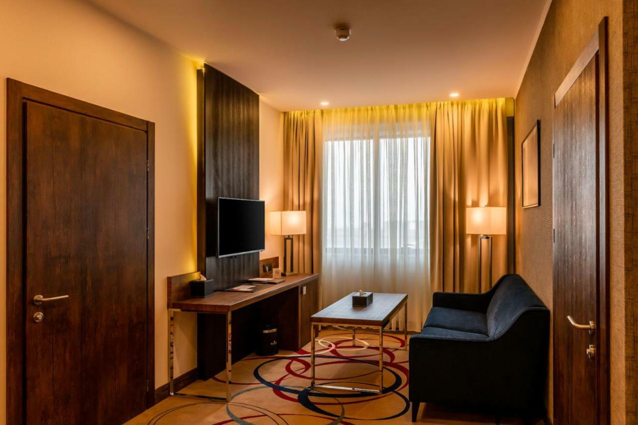 Ramada Hotel & Suites By Wyndham Yerevan Ngoại thất bức ảnh