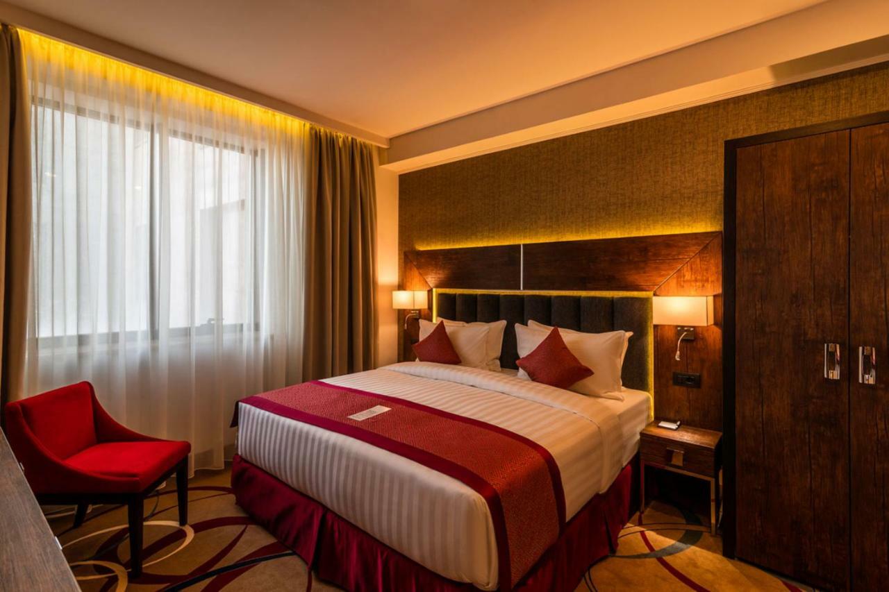Ramada Hotel & Suites By Wyndham Yerevan Ngoại thất bức ảnh