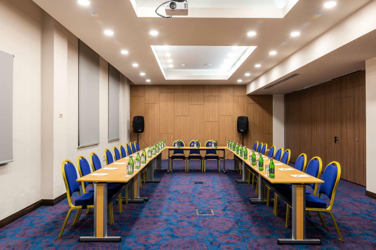 Ramada Hotel & Suites By Wyndham Yerevan Ngoại thất bức ảnh