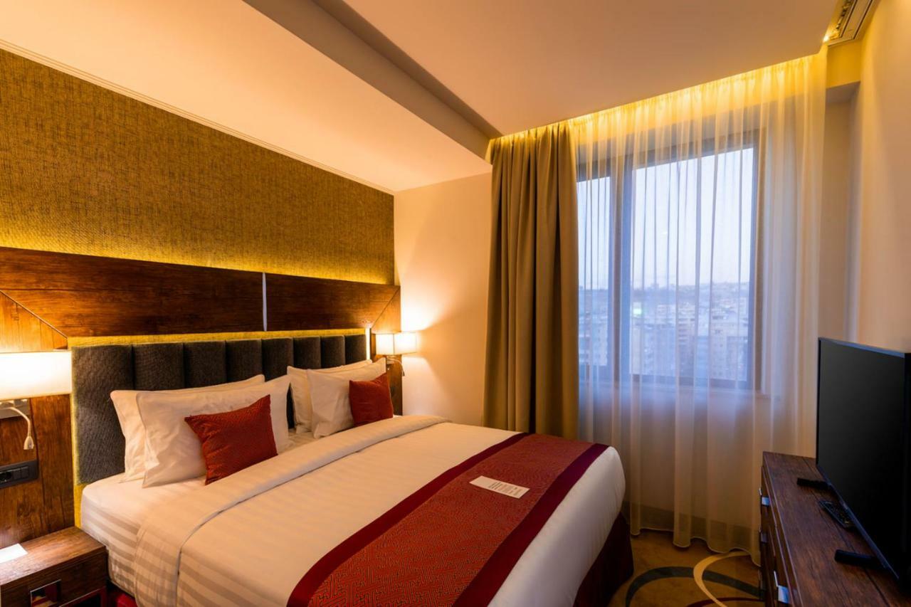 Ramada Hotel & Suites By Wyndham Yerevan Ngoại thất bức ảnh