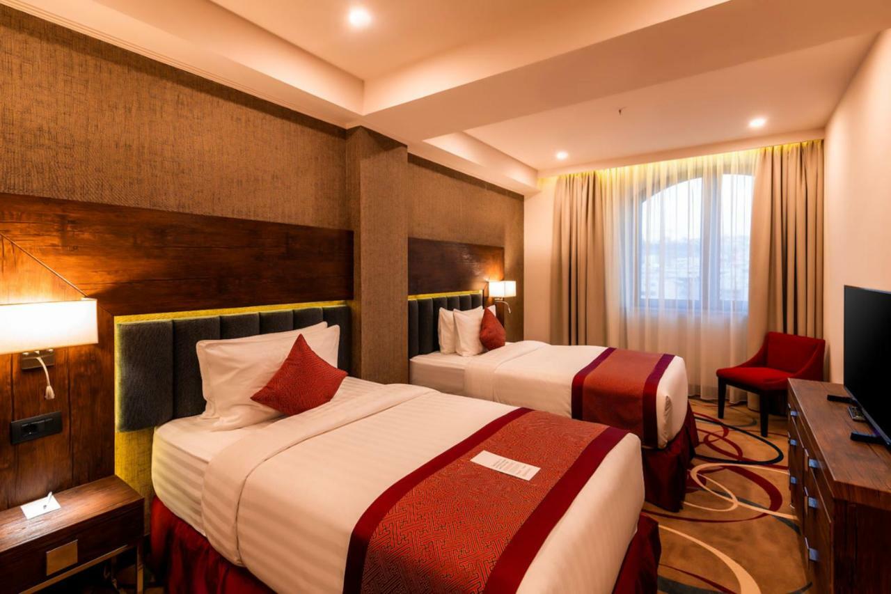 Ramada Hotel & Suites By Wyndham Yerevan Ngoại thất bức ảnh