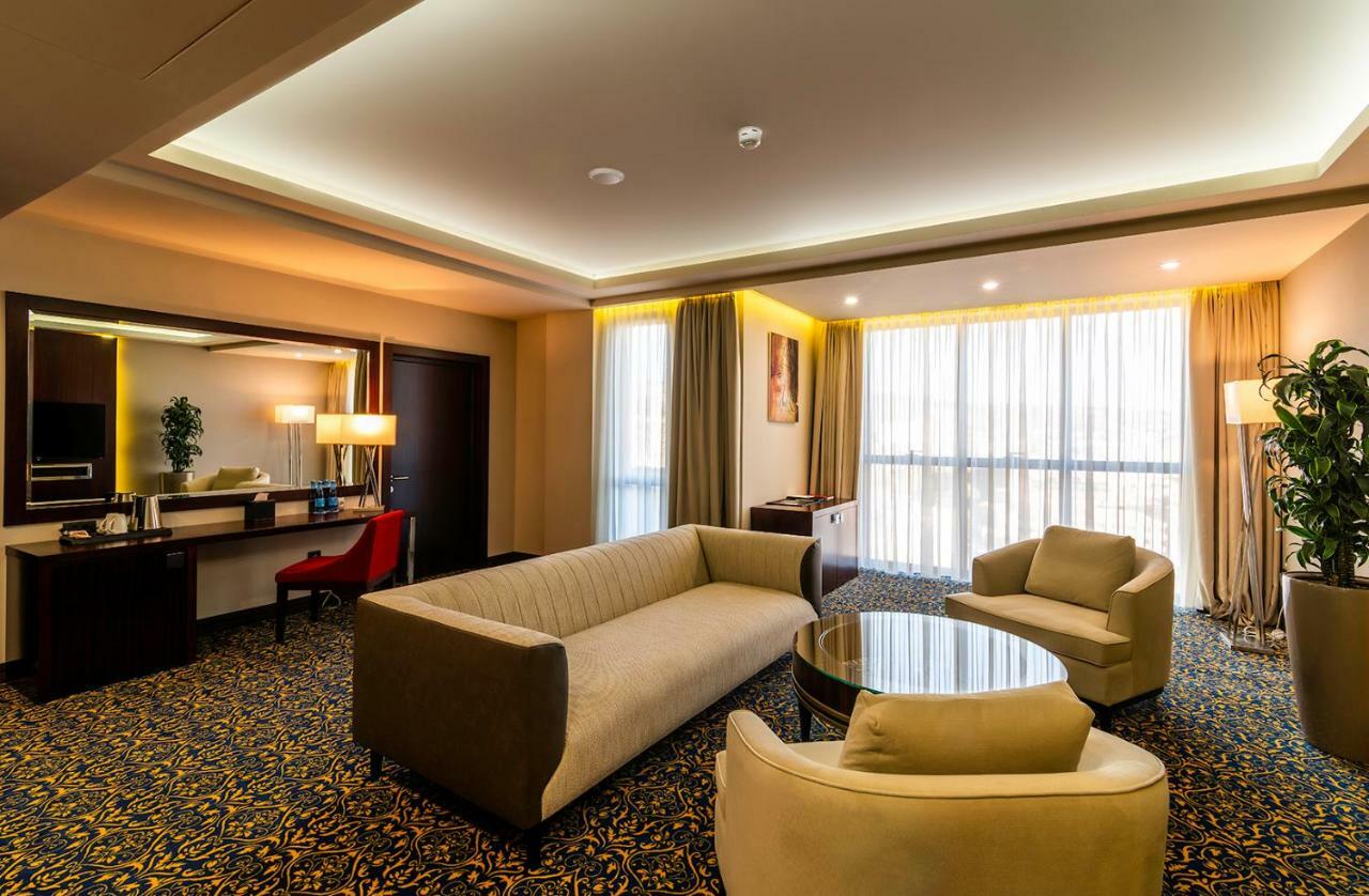 Ramada Hotel & Suites By Wyndham Yerevan Ngoại thất bức ảnh