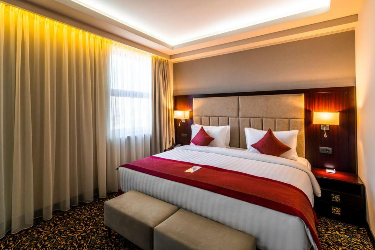 Ramada Hotel & Suites By Wyndham Yerevan Ngoại thất bức ảnh