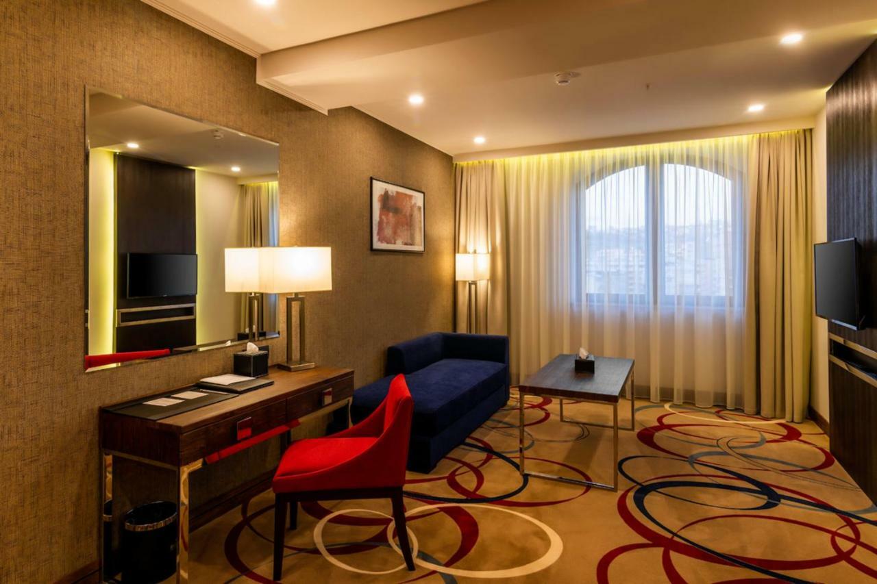 Ramada Hotel & Suites By Wyndham Yerevan Ngoại thất bức ảnh